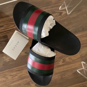 GUCCI MENS RUBBER SLIDE SANDAL